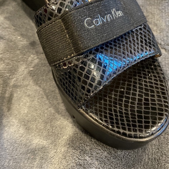 Black wedge platforms Calvin Klein size 5.5 - Picture 4 of 9